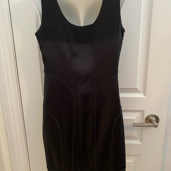 Rare Vintage Diane Von Furstenberg black little dress. Worn once. - Picture 3 of 13
